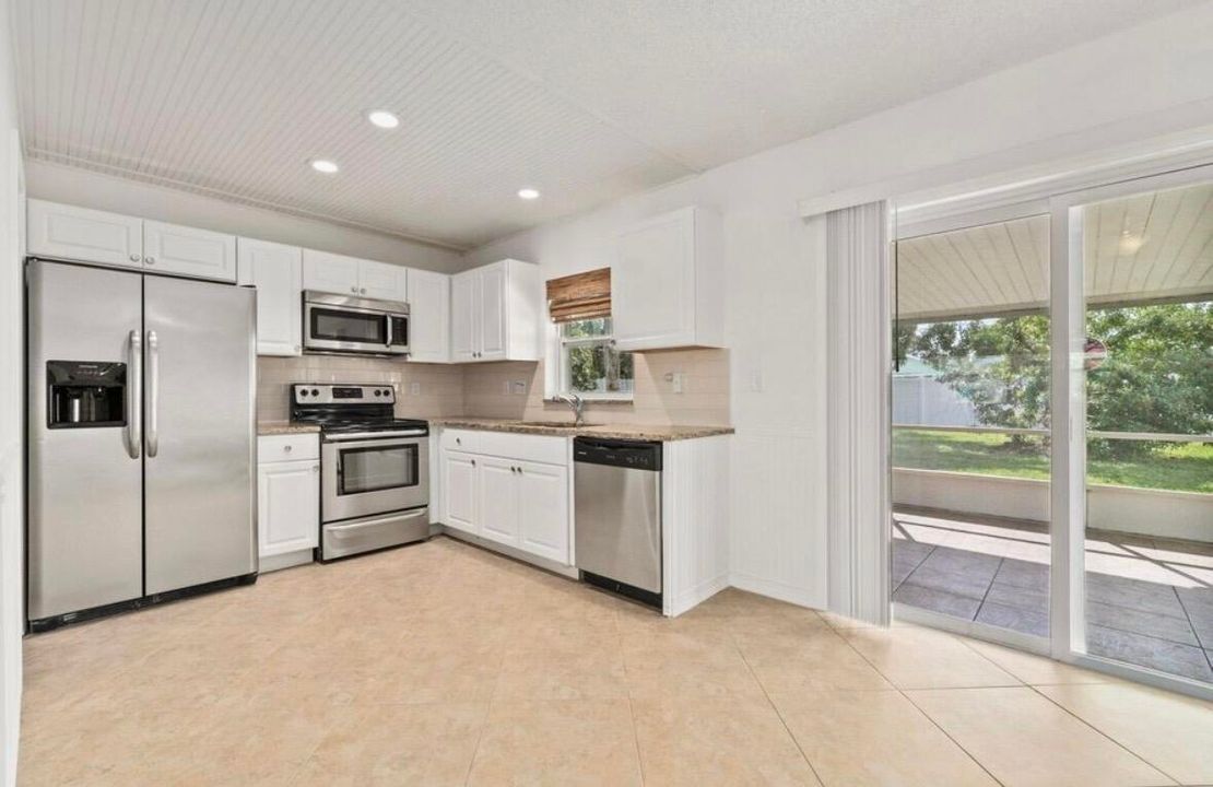 For Sale: $349,900 (2 beds, 2 baths, 1188 Square Feet)