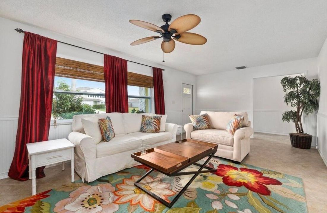 For Sale: $349,900 (2 beds, 2 baths, 1188 Square Feet)