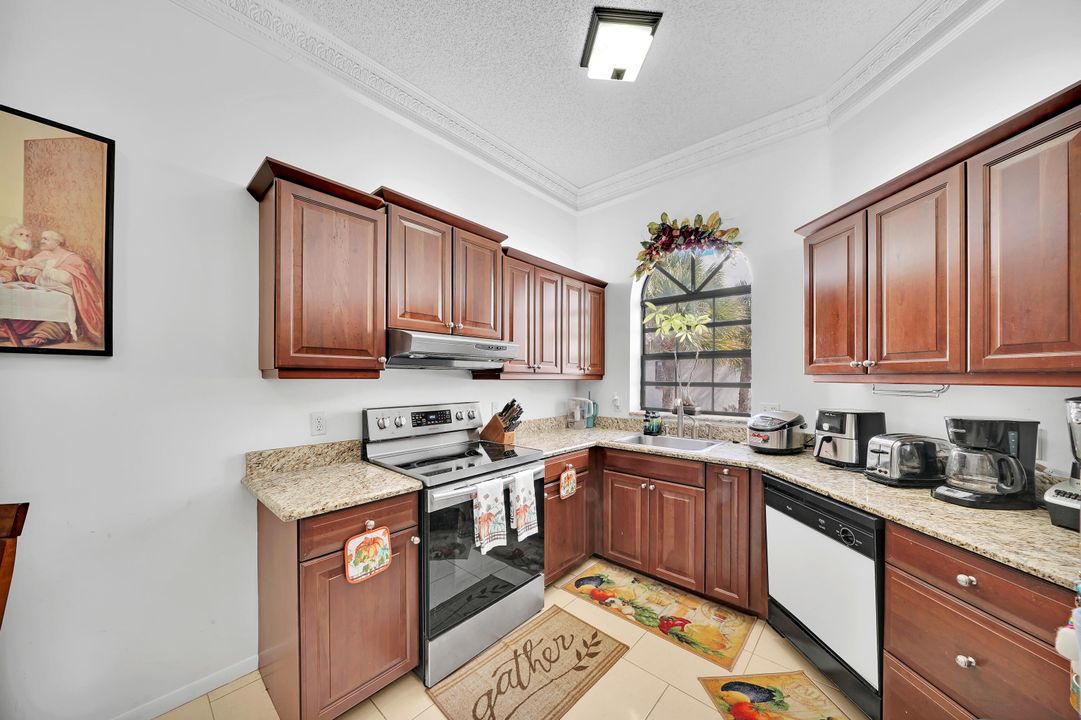 For Sale: $259,000 (3 beds, 2 baths, 1692 Square Feet)