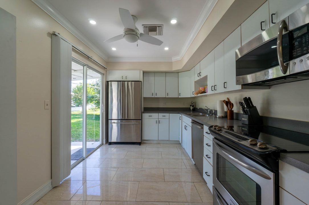 待售: $279,900 (2 贝兹, 2 浴室, 1168 平方英尺)