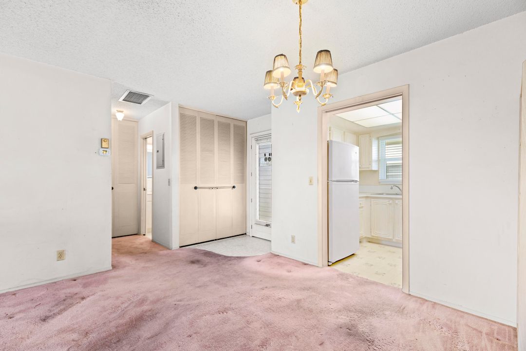 For Sale: $106,000 (1 beds, 1 baths, 662 Square Feet)