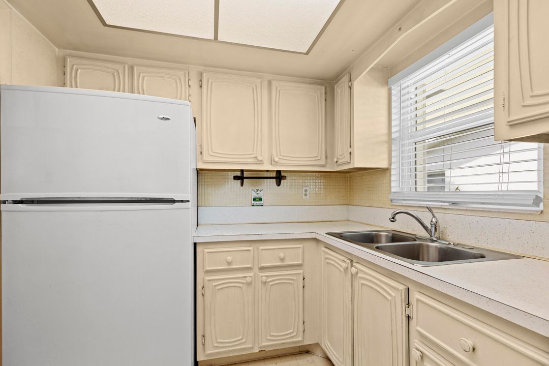 For Sale: $106,000 (1 beds, 1 baths, 662 Square Feet)