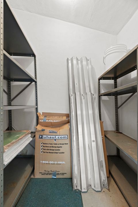 For Sale: $106,000 (1 beds, 1 baths, 662 Square Feet)