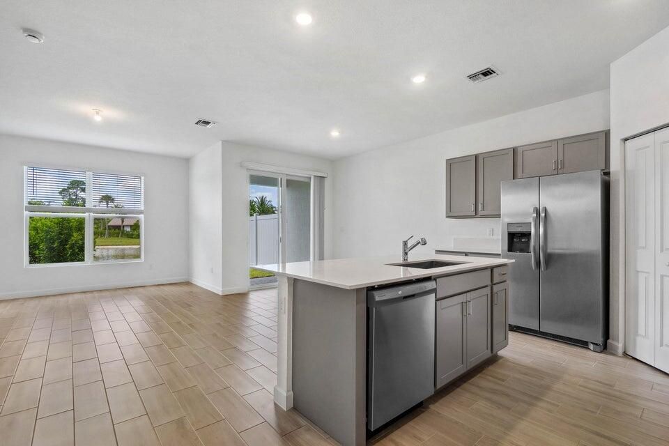 En Renta: $3,100 (3 camas, 2 baños, 1695 Pies cuadrados)