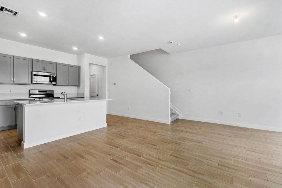 En Renta: $3,100 (3 camas, 2 baños, 1695 Pies cuadrados)