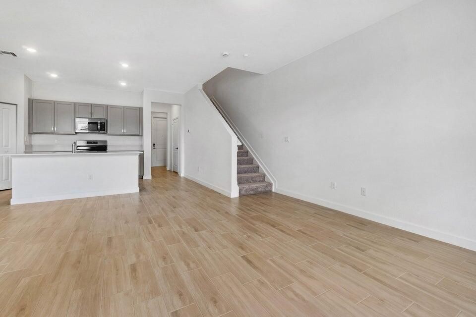 En Renta: $3,100 (3 camas, 2 baños, 1695 Pies cuadrados)