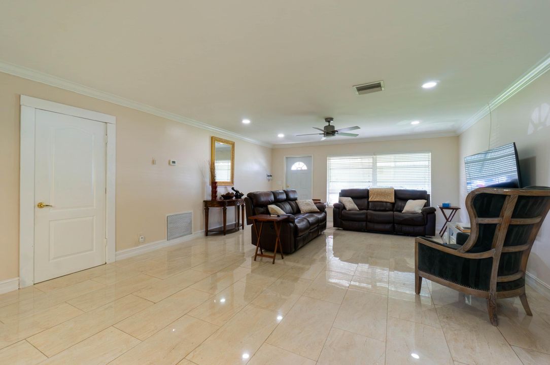 待售: $279,900 (2 贝兹, 2 浴室, 1168 平方英尺)