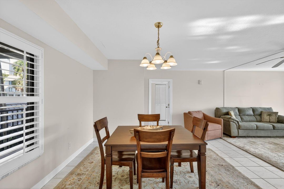 For Sale: $259,000 (2 beds, 2 baths, 1184 Square Feet)