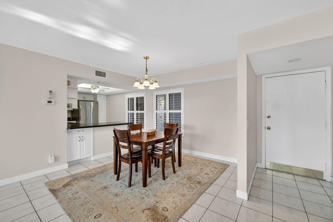 For Sale: $259,000 (2 beds, 2 baths, 1184 Square Feet)