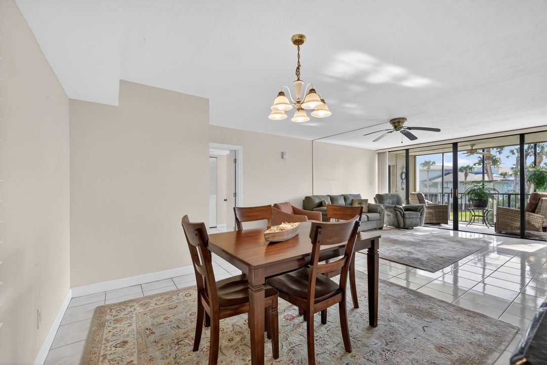 For Sale: $259,000 (2 beds, 2 baths, 1184 Square Feet)