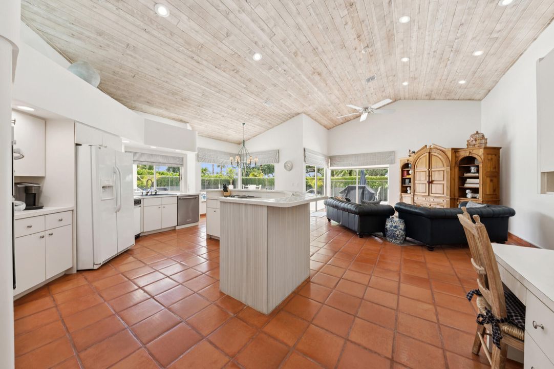 En Venta: $949,000 (3 camas, 3 baños, 3105 Pies cuadrados)