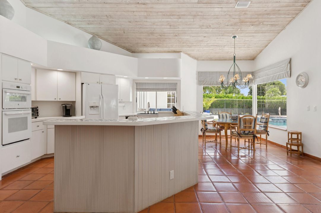 En Venta: $949,000 (3 camas, 3 baños, 3105 Pies cuadrados)