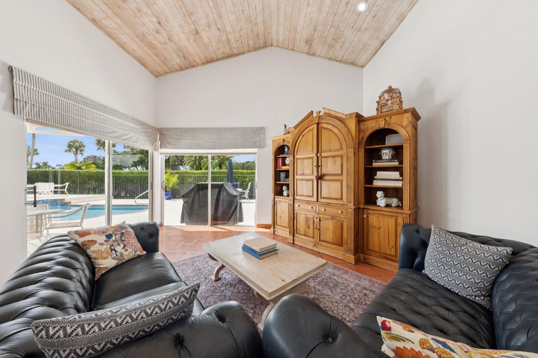 En Venta: $949,000 (3 camas, 3 baños, 3105 Pies cuadrados)