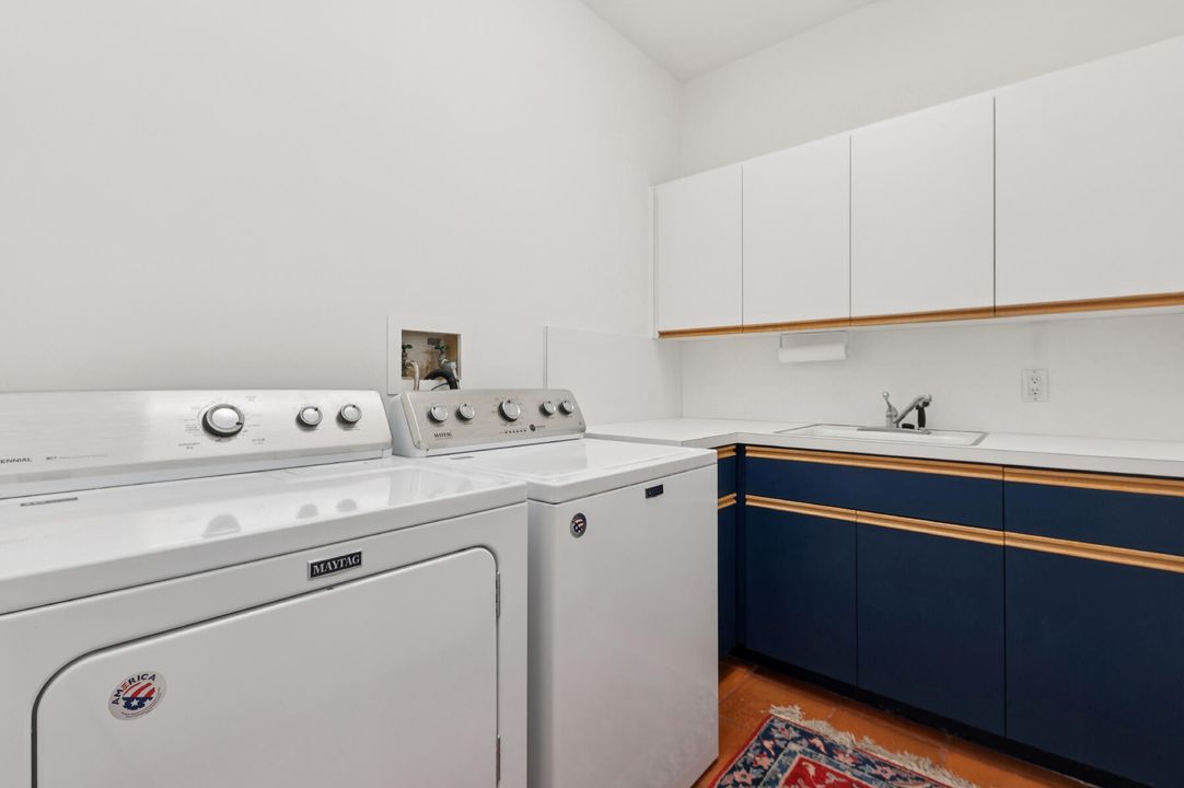 En Venta: $949,000 (3 camas, 3 baños, 3105 Pies cuadrados)