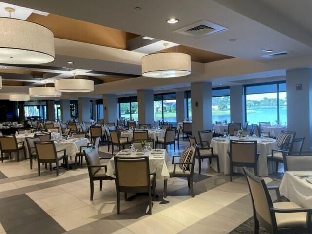 En Venta: $949,000 (3 camas, 3 baños, 3105 Pies cuadrados)