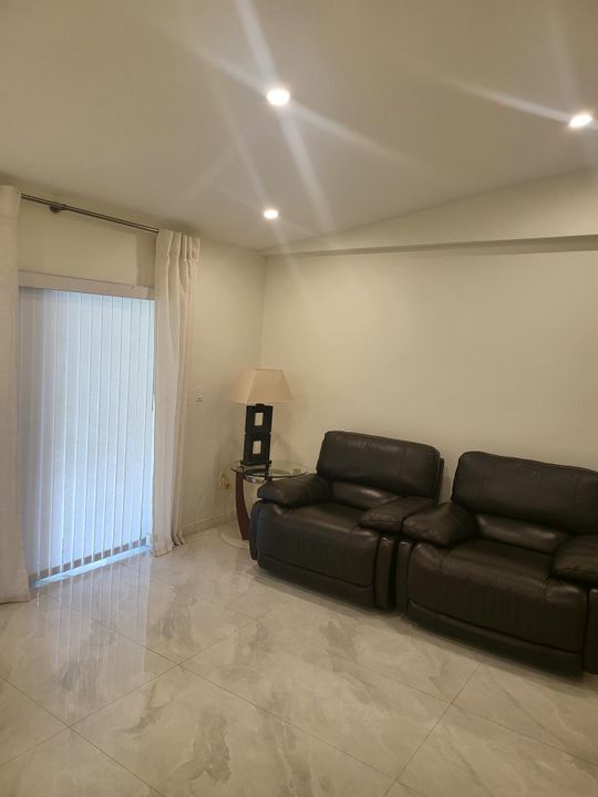 待售: $589,000 (4 贝兹, 2 浴室, 1589 平方英尺)