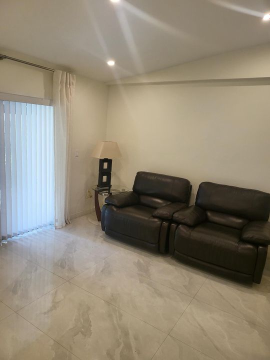 待售: $589,000 (4 贝兹, 2 浴室, 1589 平方英尺)