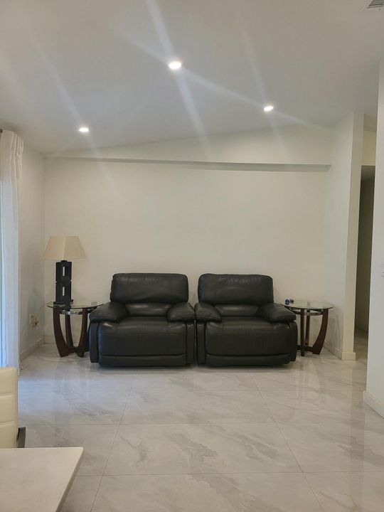 待售: $589,000 (4 贝兹, 2 浴室, 1589 平方英尺)