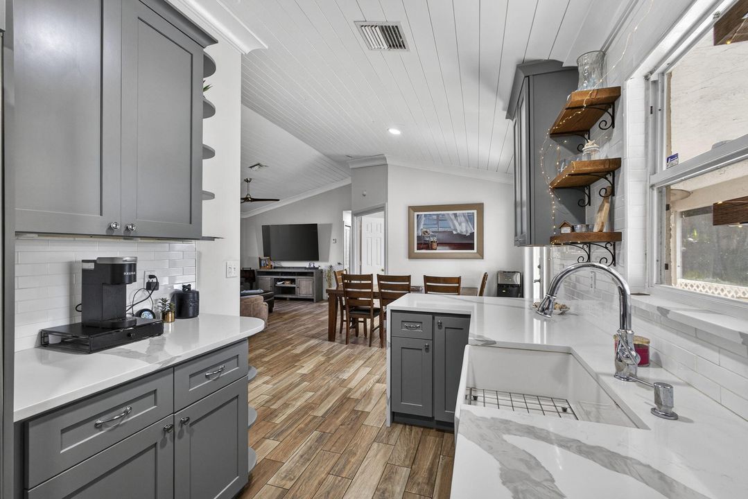 待售: $575,000 (4 贝兹, 2 浴室, 1338 平方英尺)