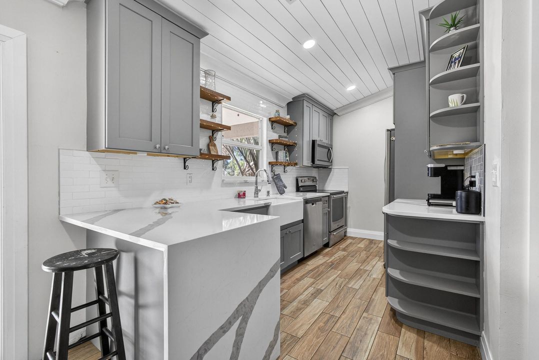 待售: $575,000 (4 贝兹, 2 浴室, 1338 平方英尺)