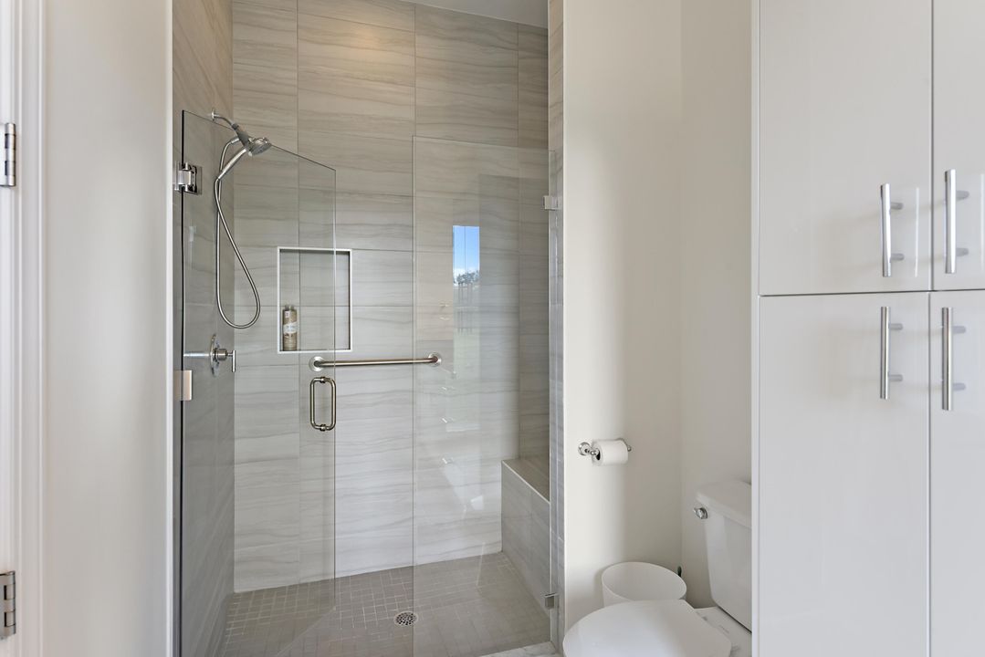 For Sale: $2,650,000 (6 beds, 5 baths, 4539 Square Feet)