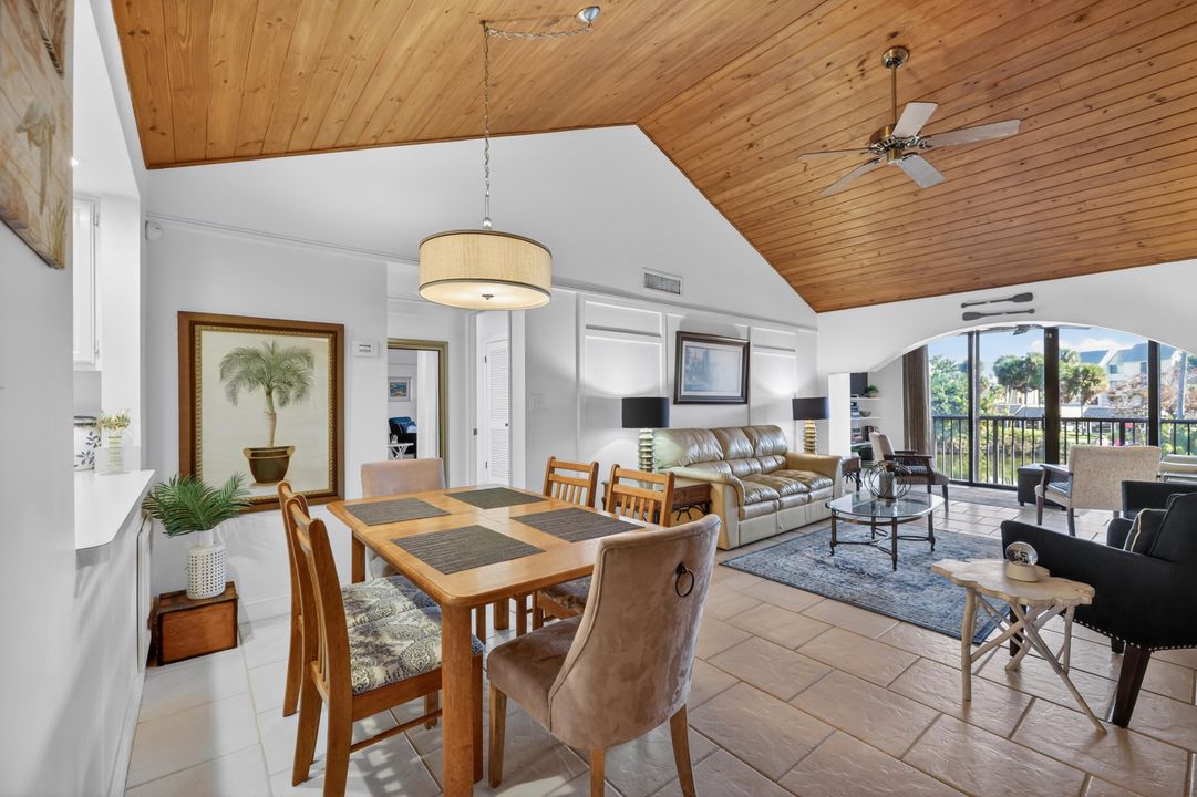 For Sale: $299,000 (2 beds, 2 baths, 1258 Square Feet)