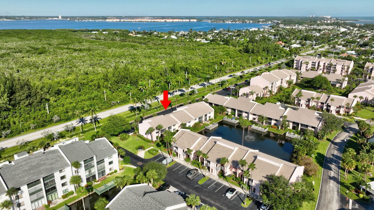 For Sale: $299,000 (2 beds, 2 baths, 1258 Square Feet)