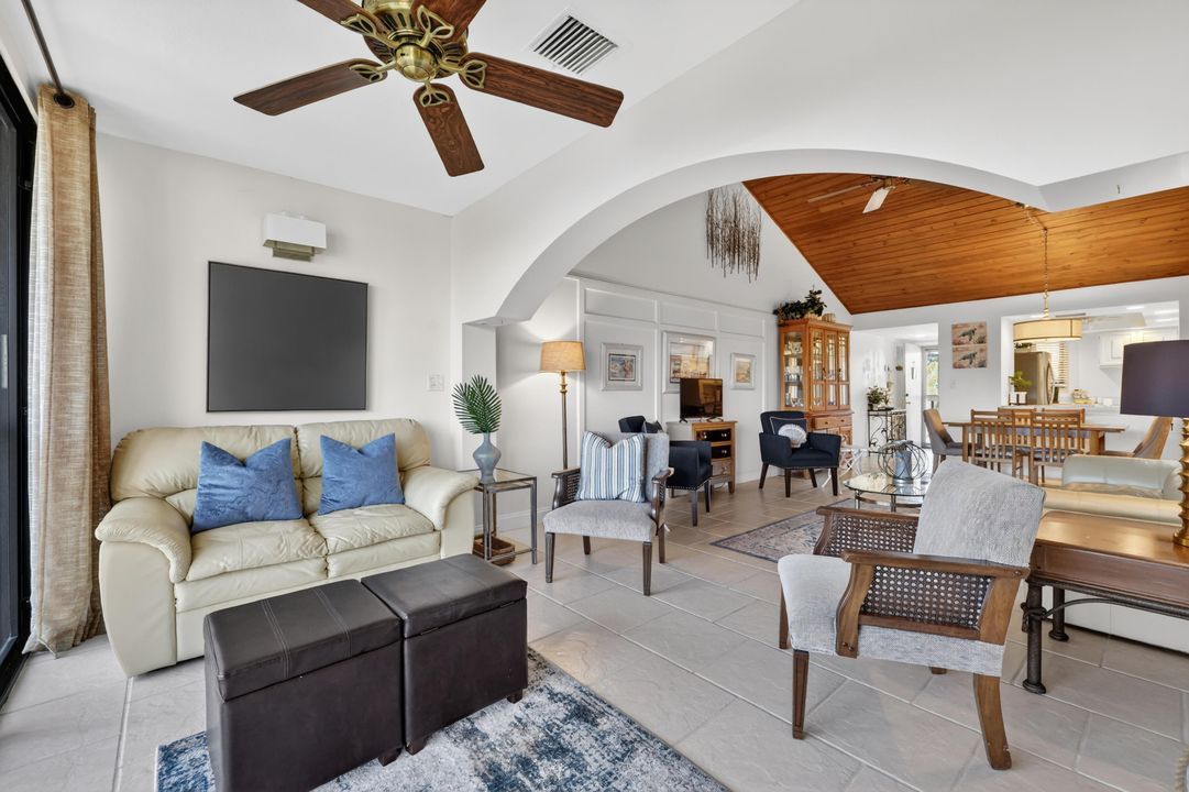 For Sale: $299,000 (2 beds, 2 baths, 1258 Square Feet)