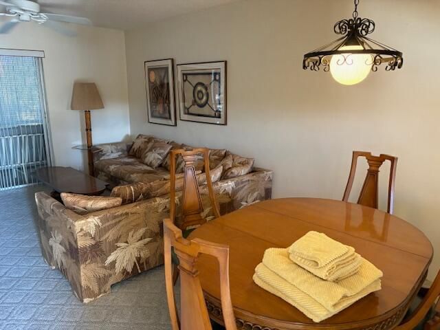 待售: $57,500 (1 贝兹, 1 浴室, 894 平方英尺)