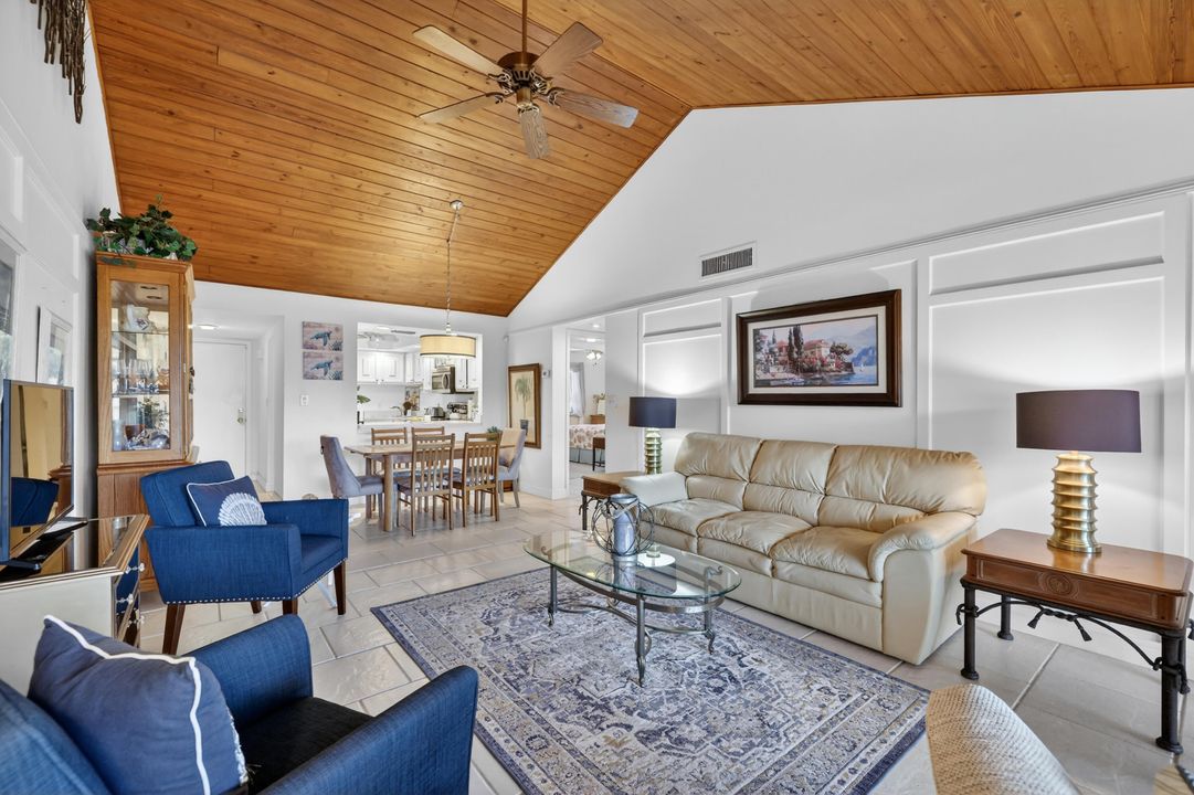 For Sale: $299,000 (2 beds, 2 baths, 1258 Square Feet)