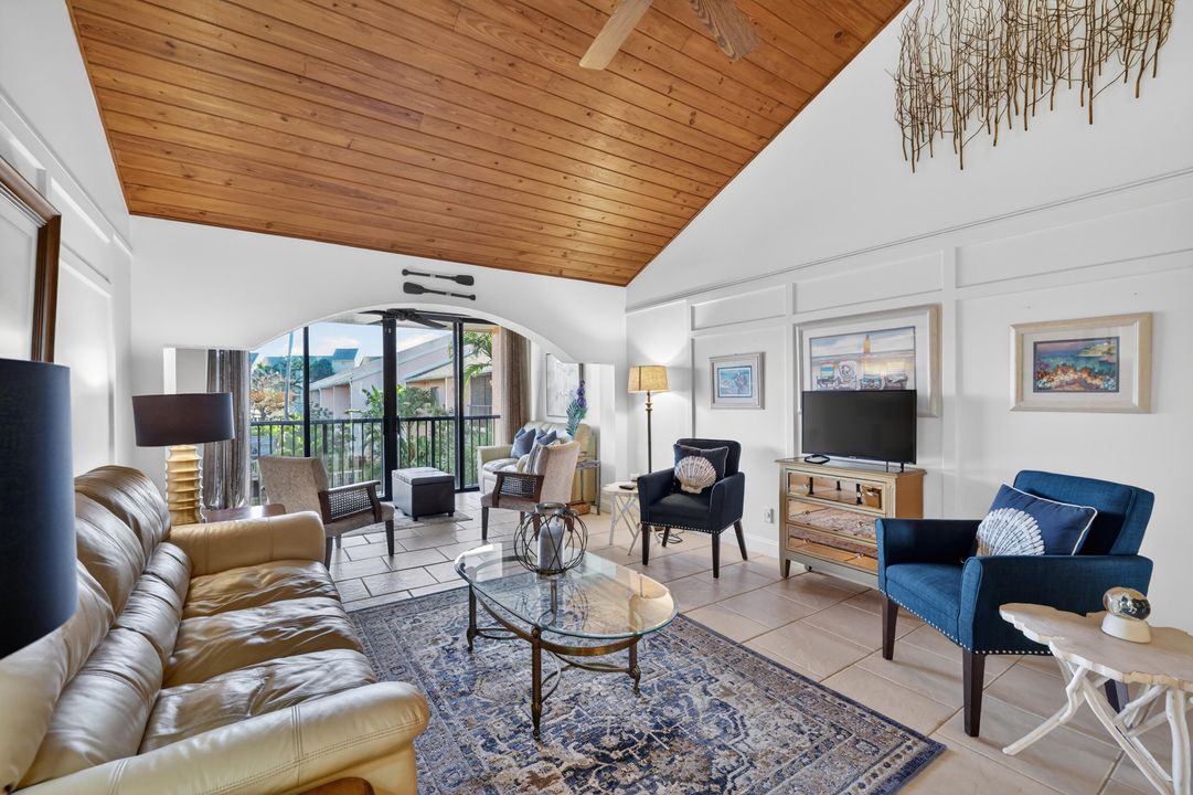 For Sale: $299,000 (2 beds, 2 baths, 1258 Square Feet)