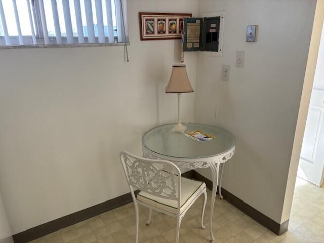 待售: $57,500 (1 贝兹, 1 浴室, 894 平方英尺)