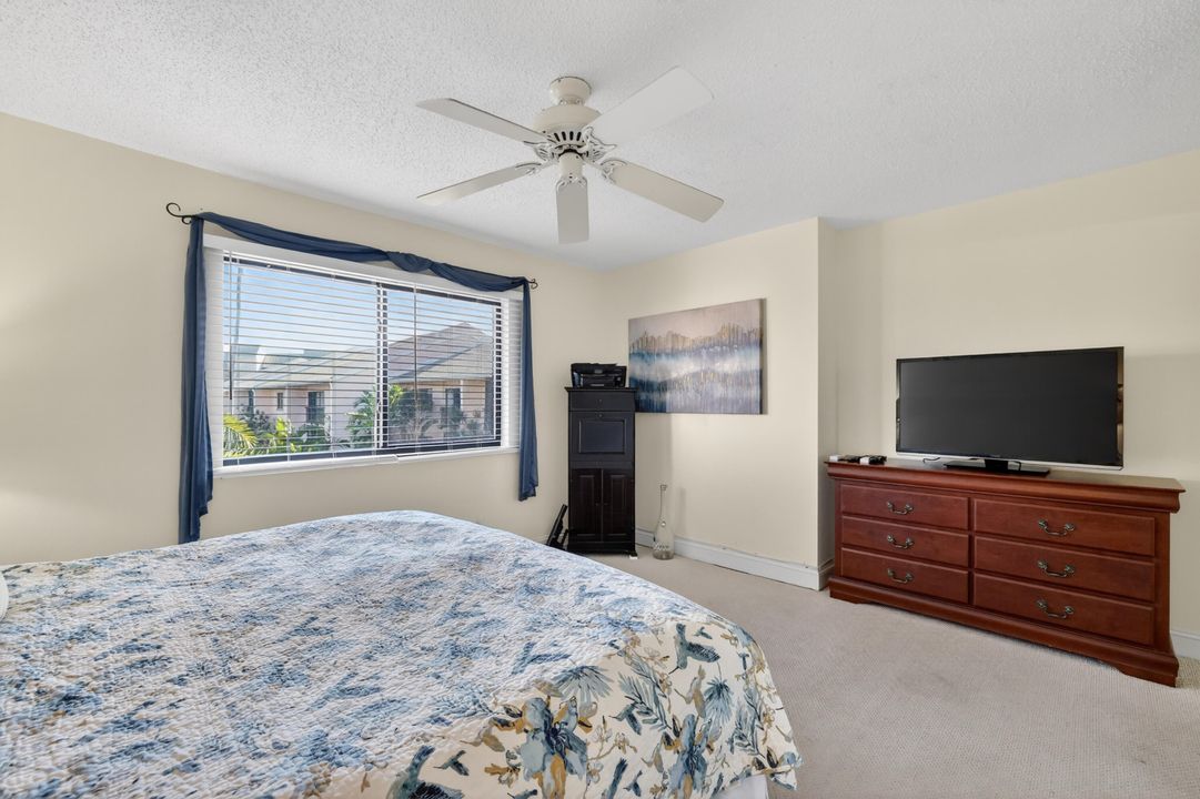 For Sale: $299,000 (2 beds, 2 baths, 1258 Square Feet)