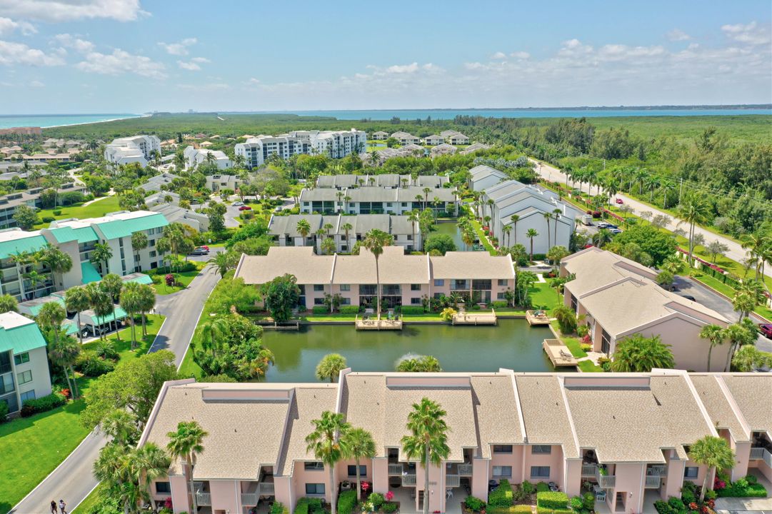 For Sale: $299,000 (2 beds, 2 baths, 1258 Square Feet)