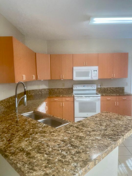 For Rent: $2,050 (2 beds, 2 baths, 1597 Square Feet)