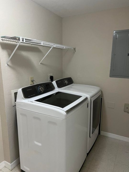 For Rent: $2,050 (2 beds, 2 baths, 1597 Square Feet)