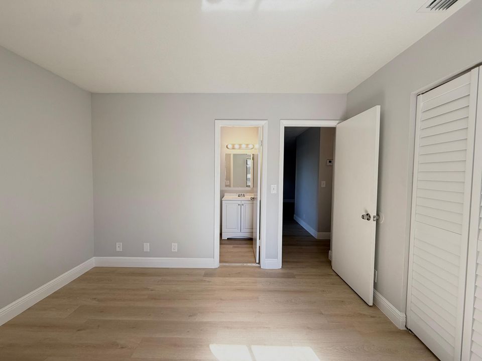 For Rent: $2,100 (2 beds, 2 baths, 900 Square Feet)