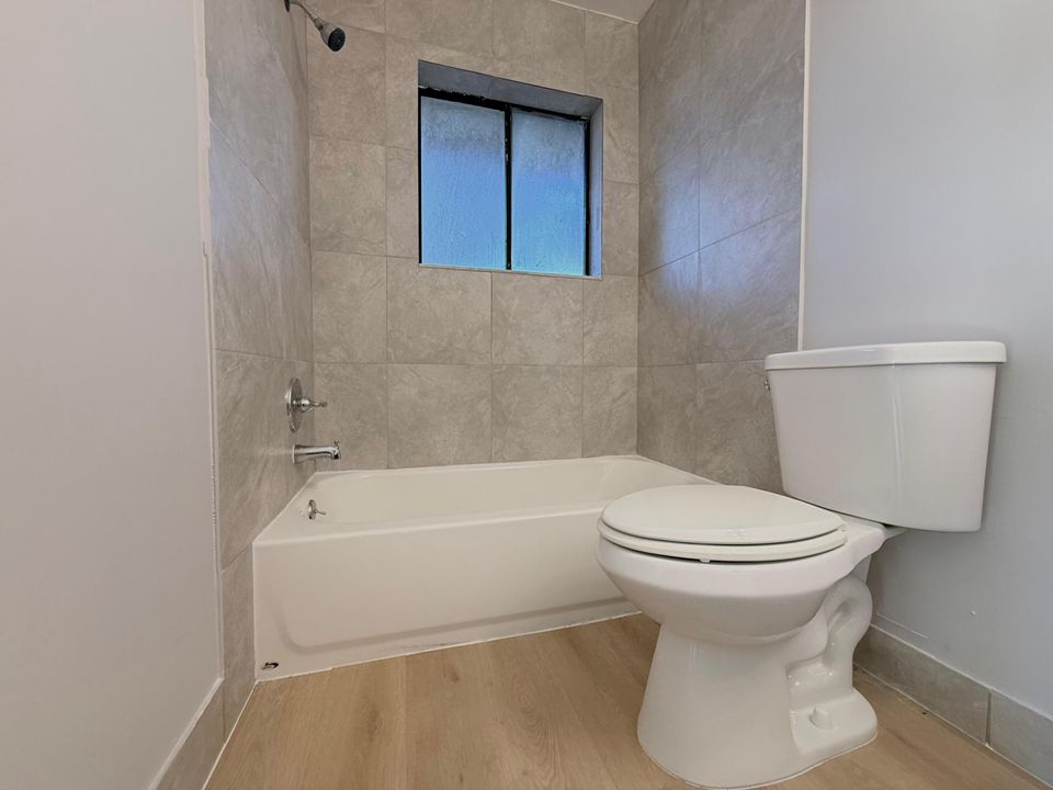 For Rent: $2,100 (2 beds, 2 baths, 900 Square Feet)