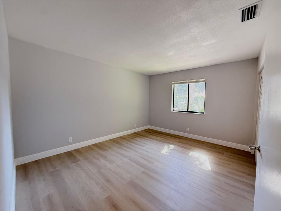 For Rent: $2,100 (2 beds, 2 baths, 900 Square Feet)