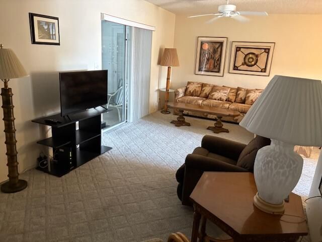 待售: $57,500 (1 贝兹, 1 浴室, 894 平方英尺)