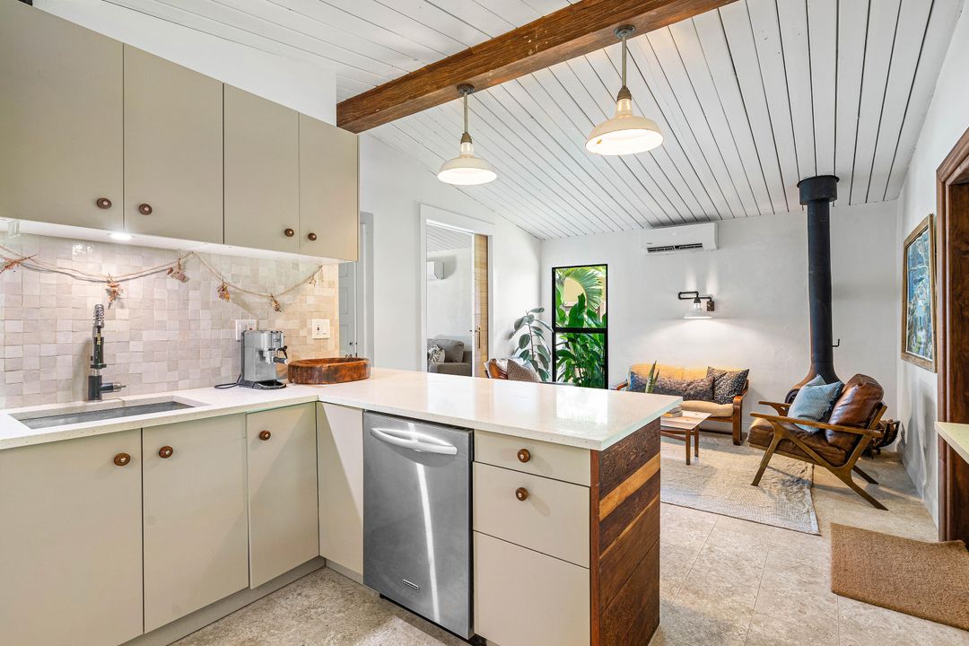 For Sale: $698,000 (2 beds, 2 baths, 830 Square Feet)