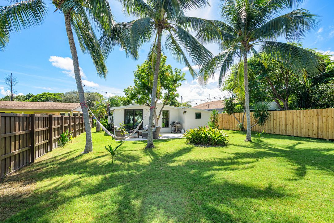 For Sale: $698,000 (2 beds, 2 baths, 830 Square Feet)