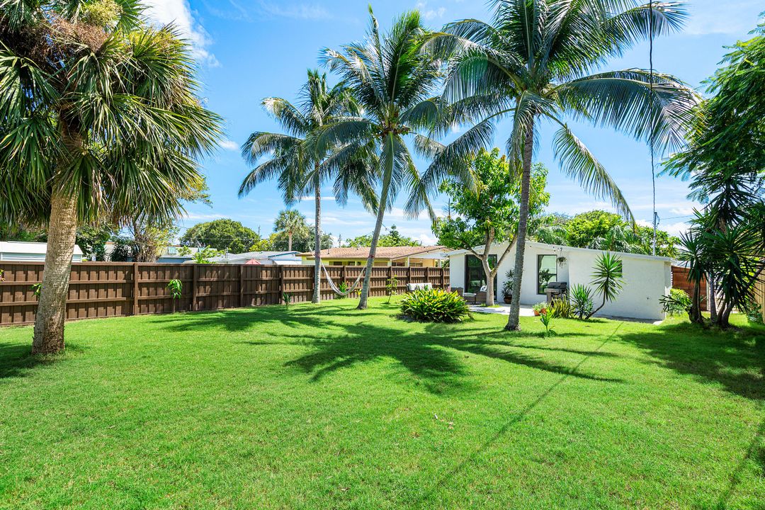 For Sale: $698,000 (2 beds, 2 baths, 830 Square Feet)