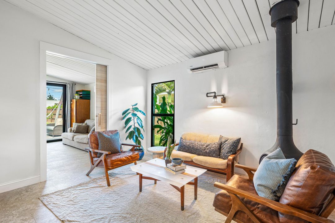 For Sale: $698,000 (2 beds, 2 baths, 830 Square Feet)