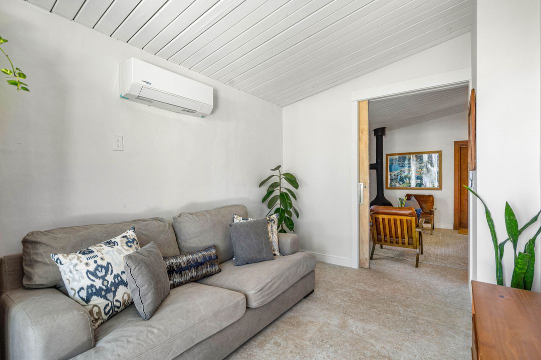 For Sale: $698,000 (2 beds, 2 baths, 830 Square Feet)