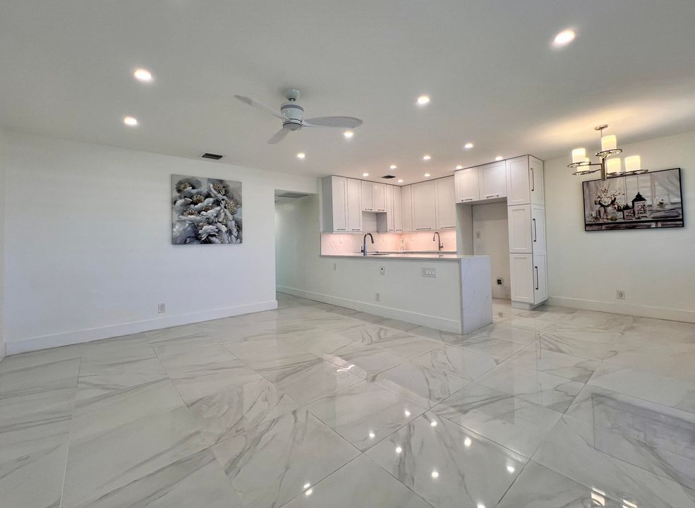 На продажу: $269,000 (2 спален, 2 ванн, 798 Квадратных фут)