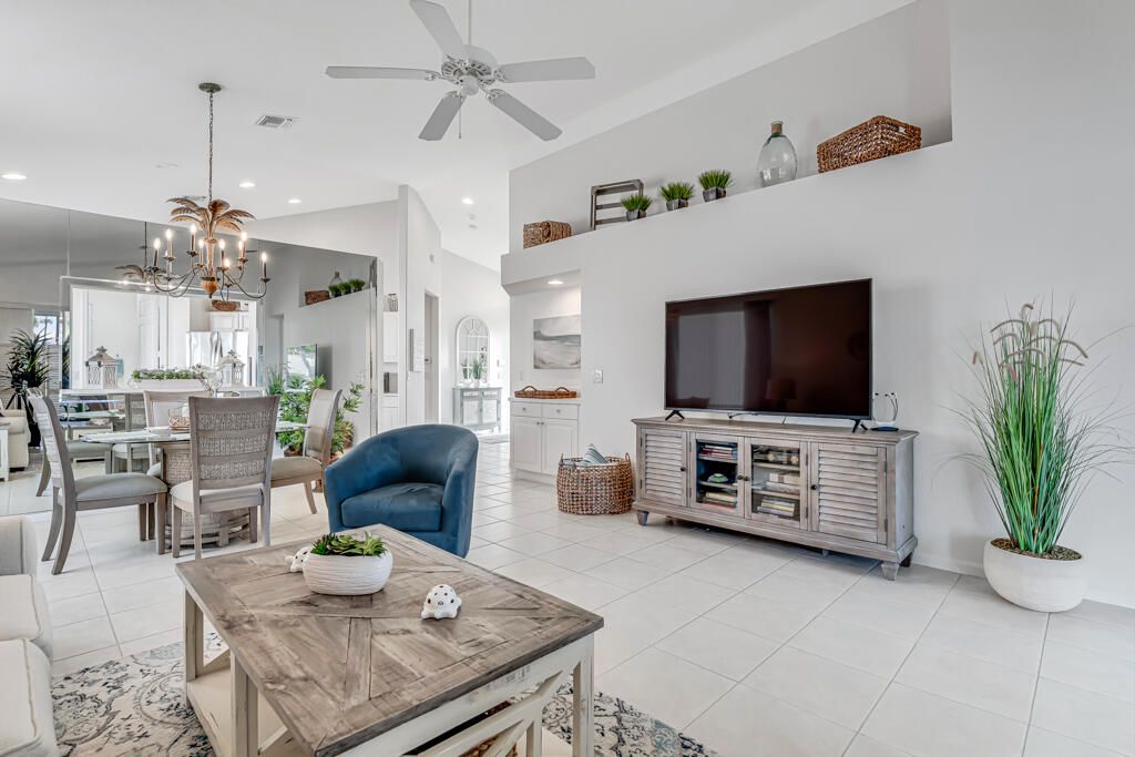 For Sale: $470,000 (3 beds, 2 baths, 1617 Square Feet)