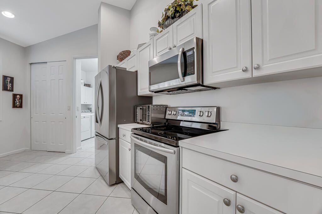 For Sale: $470,000 (3 beds, 2 baths, 1617 Square Feet)