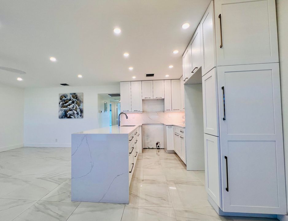 На продажу: $269,000 (2 спален, 2 ванн, 798 Квадратных фут)