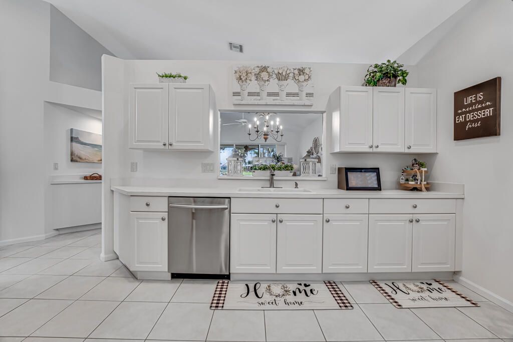 For Sale: $470,000 (3 beds, 2 baths, 1617 Square Feet)